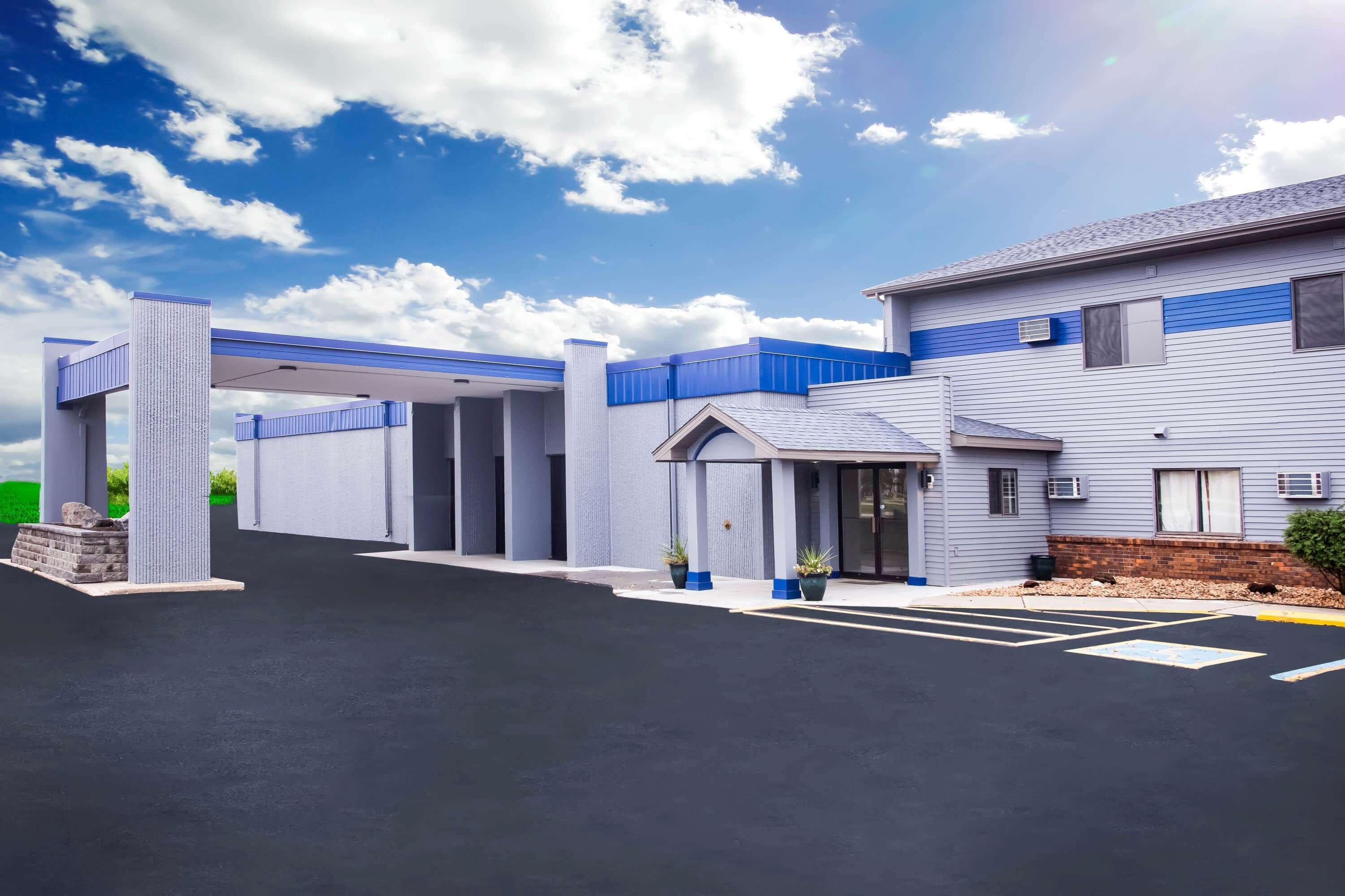Travelodge By Wyndham Wahpeton Экстерьер фото